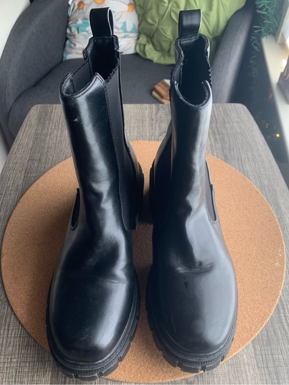 Women’s Black Chelsea Boots - Classic Pull-On Style